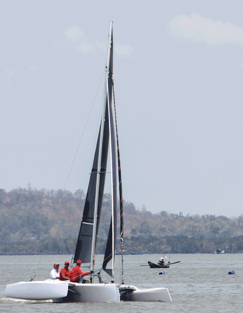 corsair trimaran pulse 600